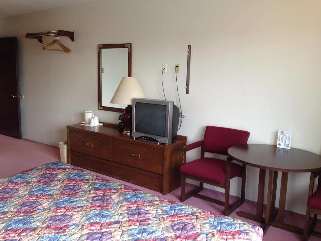 Americas Best Value Inn Ларамі Екстер'єр фото
