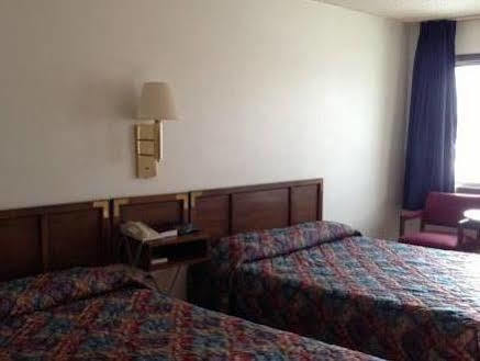 Americas Best Value Inn Ларамі Екстер'єр фото